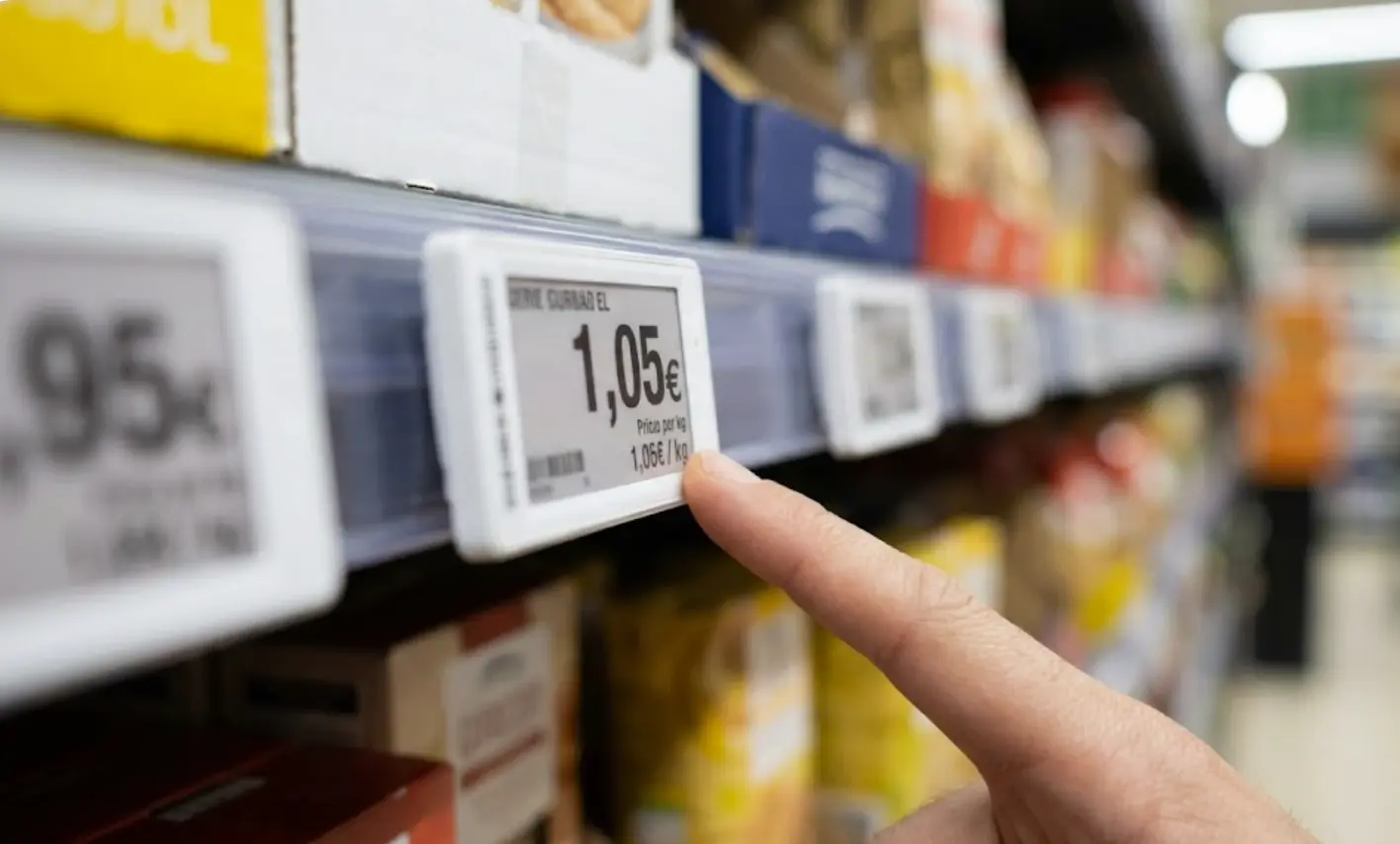 El número más honesto del supermercado está en letra pequeña. Y casi nadie lo mira.